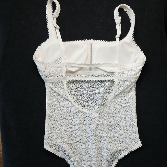 Gilli Hicks White Lace Strappy Back Cheeky Bodysuit Size XS - Picture 4 of 8